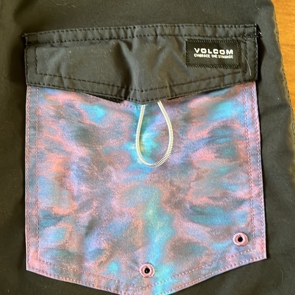 VOLCOM board shorts - Picture 3 of 5